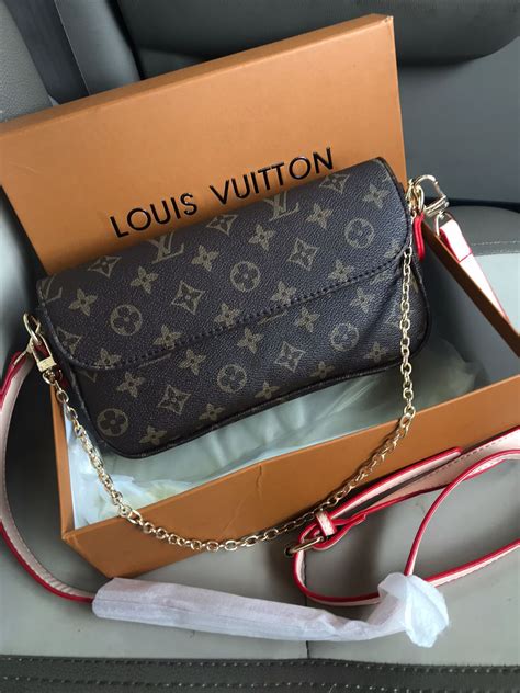 Louis Vuitton wallet on chain ivy